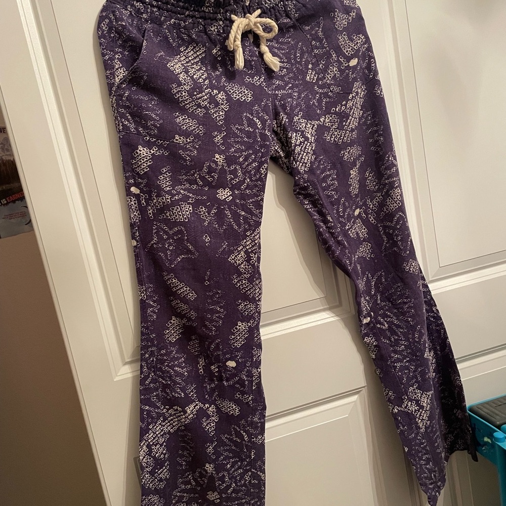 Roxy Women’s Purple Print Beachy Pants with Rope Drawstring and Pockets